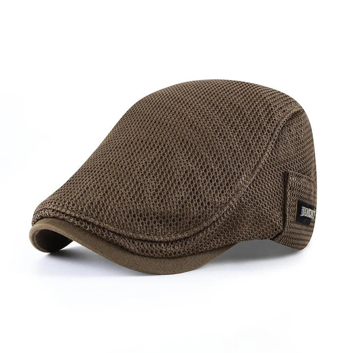 Simple men's casual cotton cap, a versatile baseball hat for easy everyday style and sun protection.