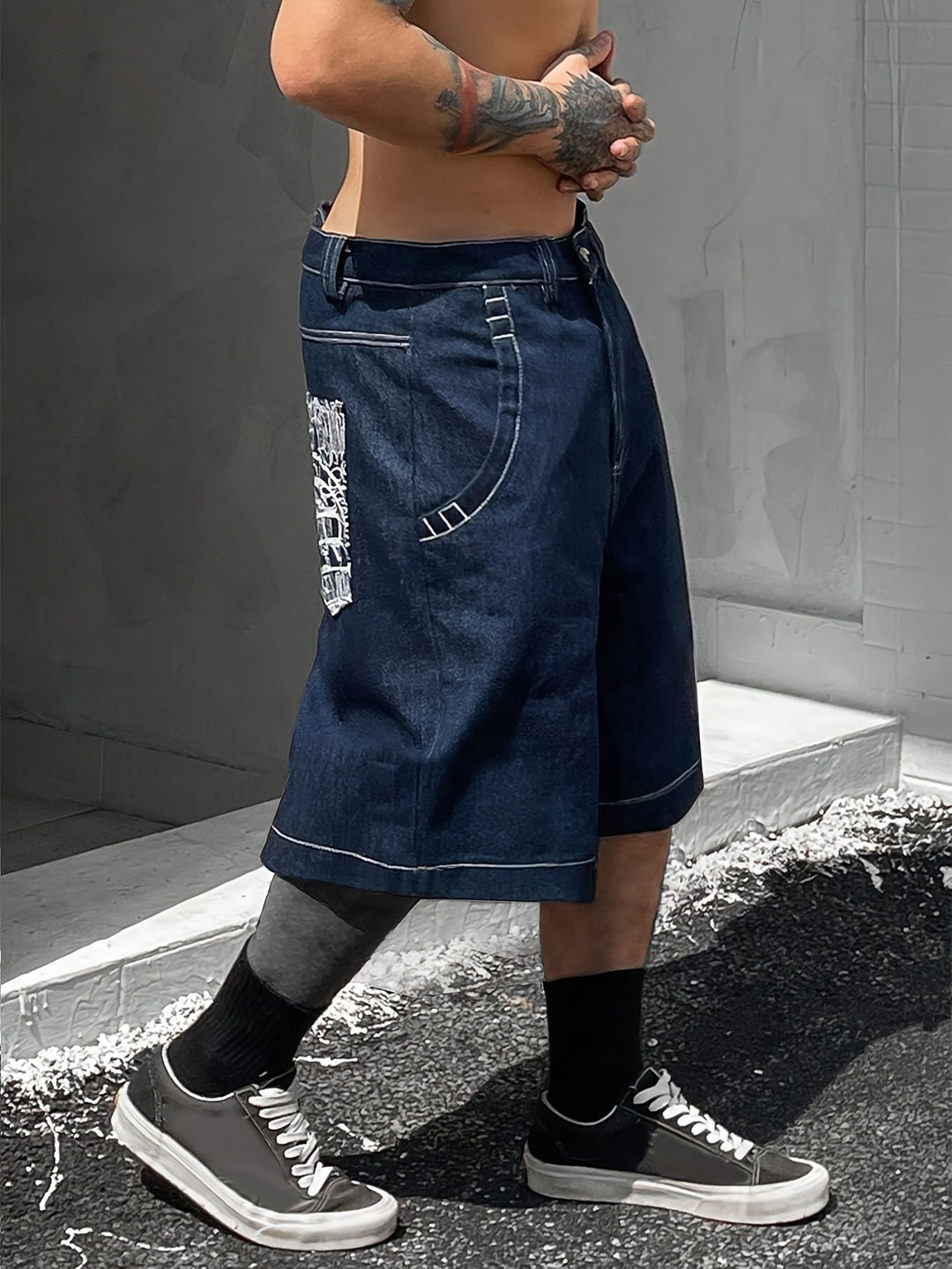 Embroidered floral men's Bermuda shorts, comfortable & trendy for summer fashion and streetwear.