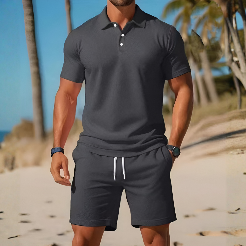 Relaxed men's knit two-piece set: casual polo shirt & matching shorts. Perfect for stylish summer comfort.