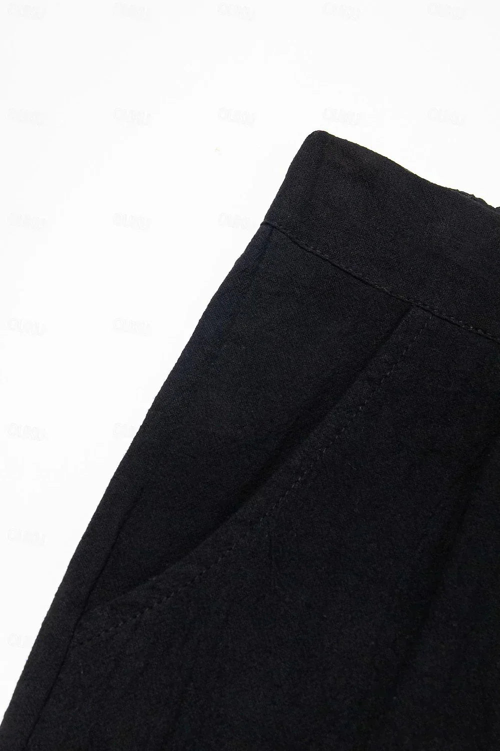Relaxed fit men's pleated shorts. Straight leg design for a comfortable and stylish summer look.