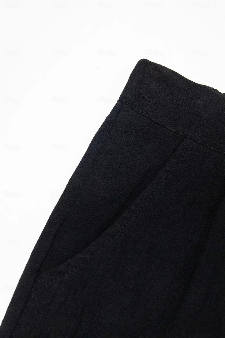 Relaxed fit men's pleated shorts. Straight leg design for a comfortable and stylish summer look.