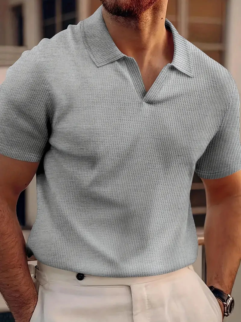 Stylish khaki men's polo shirt, a comfortable short-sleeve top ideal for summer. Versatile for any casual occasion.