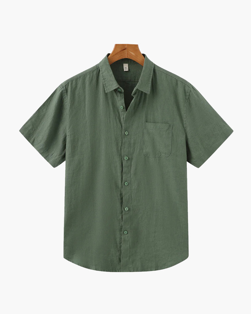 Casual men's summer short sleeve shirt for vacation, featuring a relaxed fit.