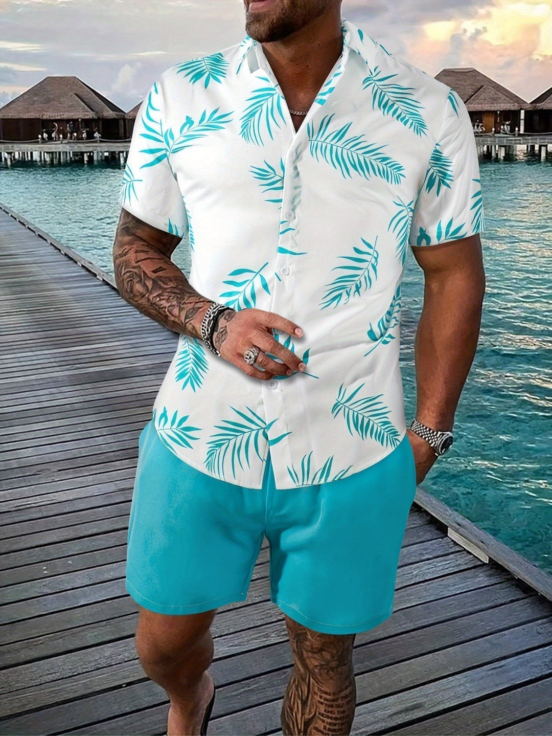 Men's casual short-sleeve two-piece set with abstract print. Stylish summer outfit for vacation and comfort.