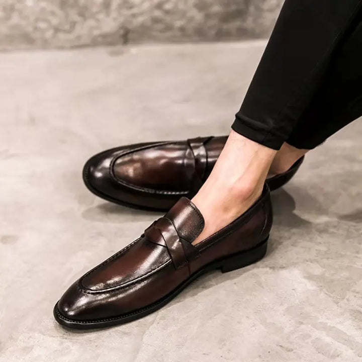 Comfortable men's casual loafers, great for all-day wear, easy slip-on convenience and versatile fashion.