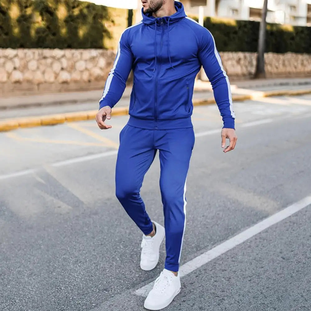 Men's modern casual tracksuit. Comfortable & stylish sportswear, ideal for active pursuits or relaxed everyday wear.