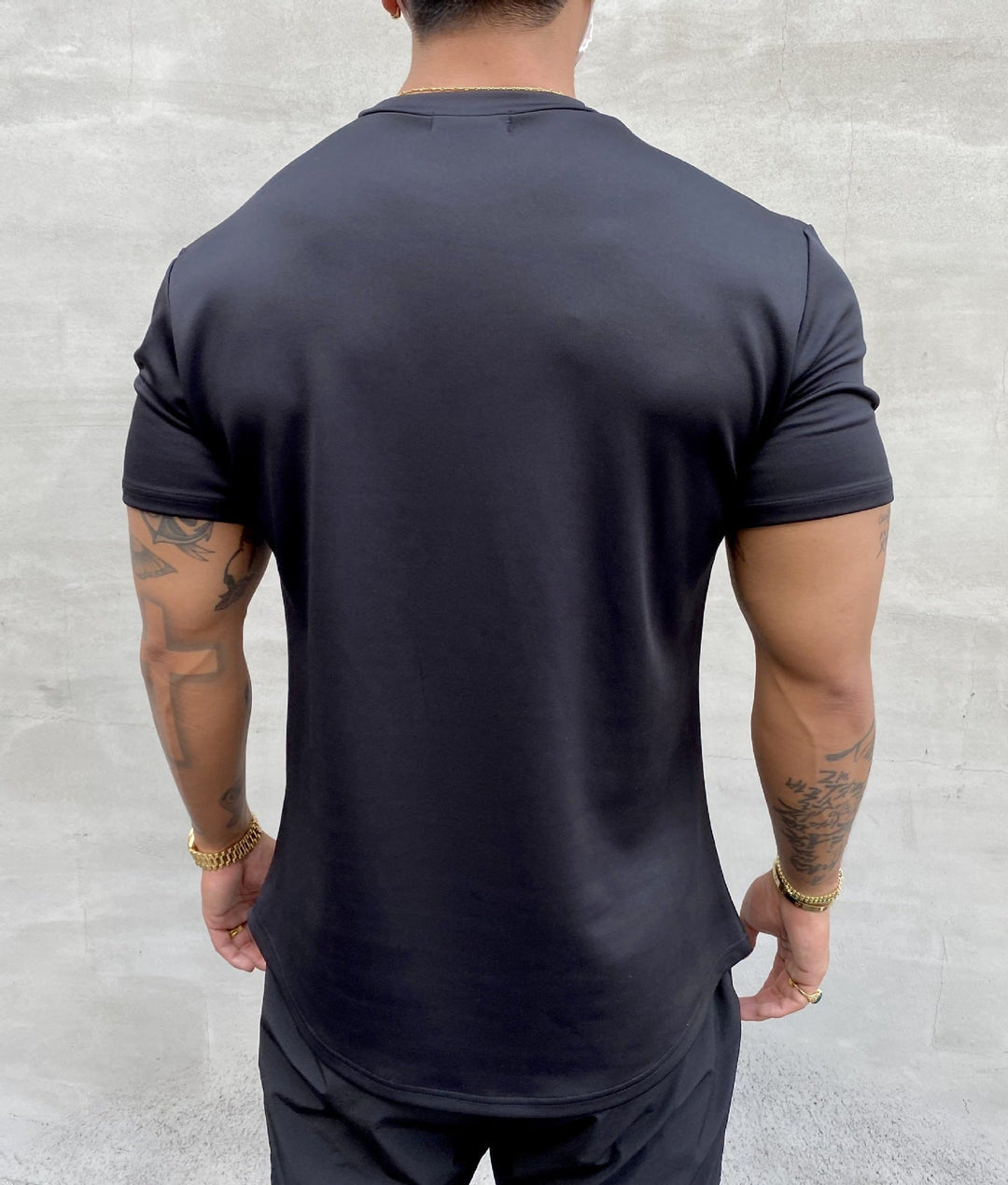 Versatile men's casual top, a basic tee essential for any everyday outfit and modern style.