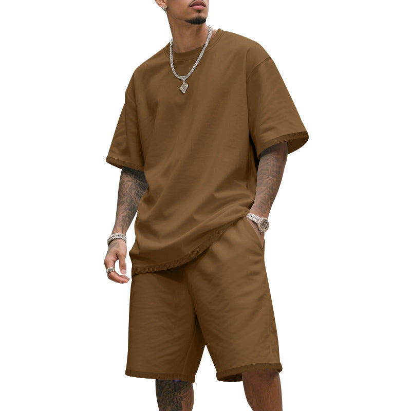 Comfort fit men's casual outfit: a short-sleeve tee and training shorts, great for everyday wear.