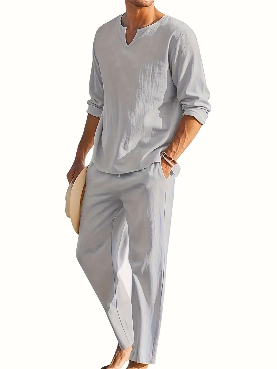 Men's casual two-piece set in a relaxed fit. Comfortable loungewear outfit for summer.