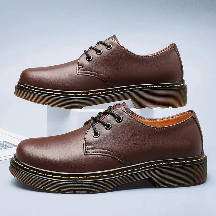 Classic men's lace-up Oxford shoes, ideal for business, weddings, and special formal occasions.