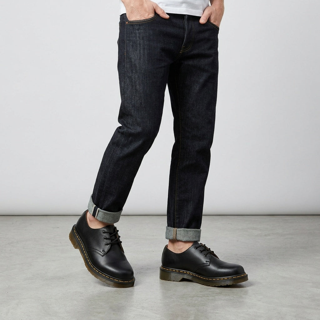Timeless men's classic Oxford shoes, essential formal footwear for business meetings & wedding guest attire.