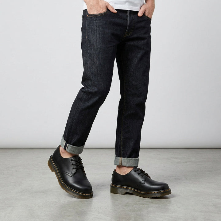 Timeless men's classic Oxford shoes, essential formal footwear for business meetings & wedding guest attire.