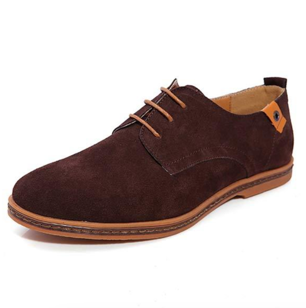 Elegant men's lace-up Oxford dress shoes, featuring a timeless round toe and classic formal style for weddings.