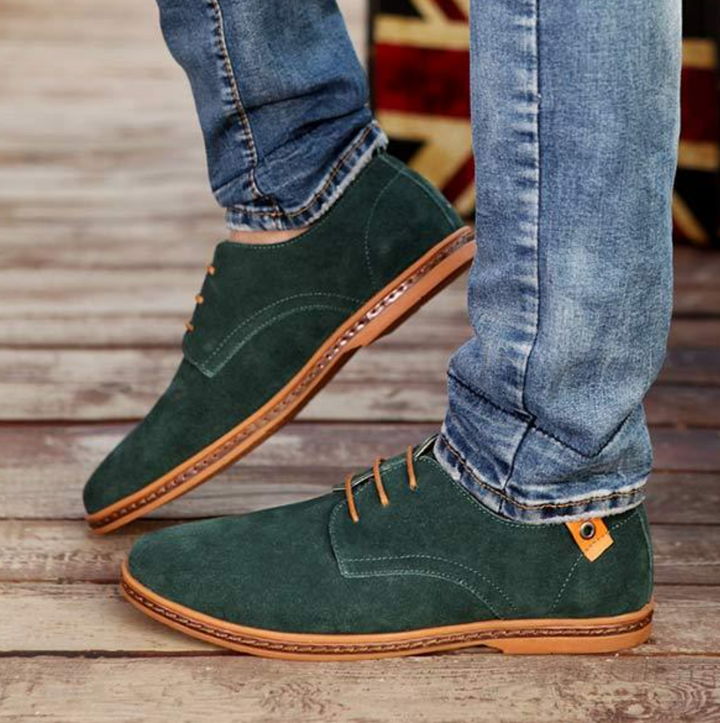 Versatile men's classic Oxford formal shoes with lace-up front, perfect for business meetings, weddings, or elegant fashion.