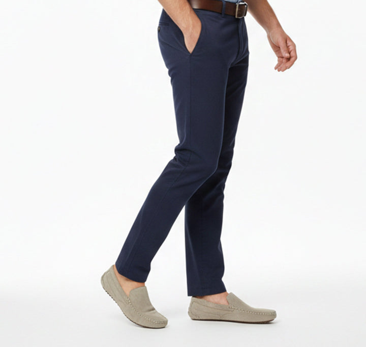 Comfortable men's casual slip-on loafers, ideal for everyday wear. Flexible and easy to wear footwear.