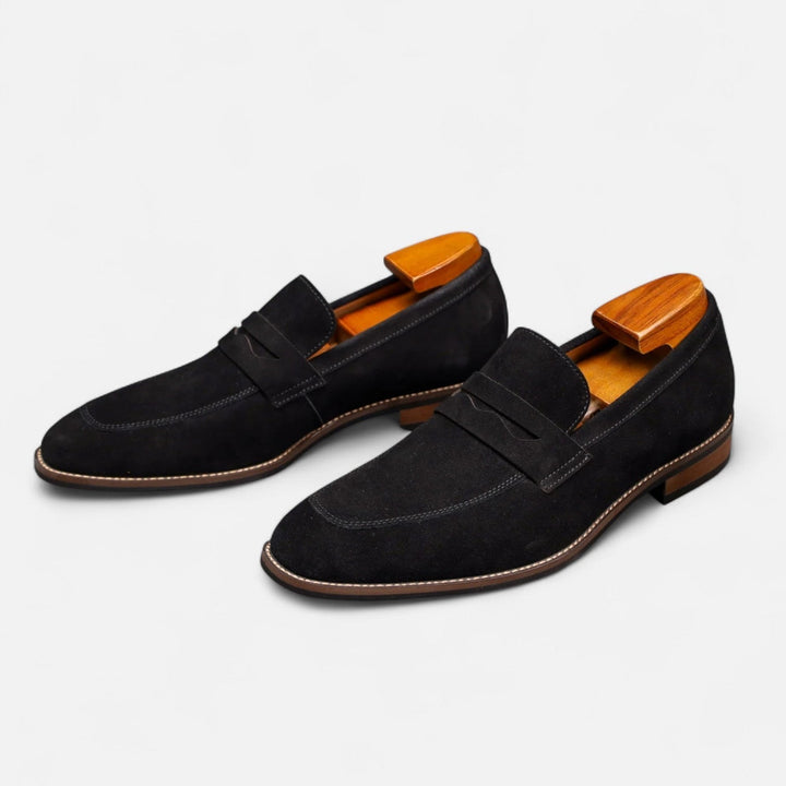 Elegant black leather men's penny loafers. Classic slip-on dress shoes for professional and formal occasions.