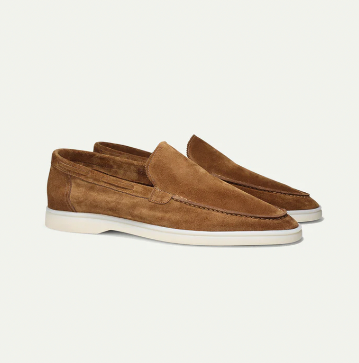 Stylish men's leather dress loafers, a comfortable slip-on shoe suitable for casual wear and everyday fashion.
