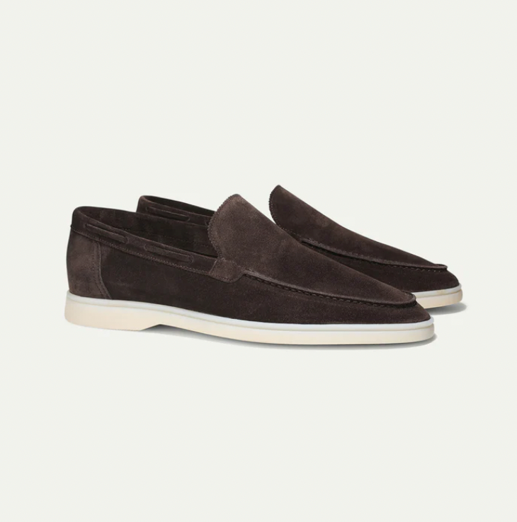 Easy slip-on men's classic black leather loafers, offering comfortable and versatile footwear for any occasion.