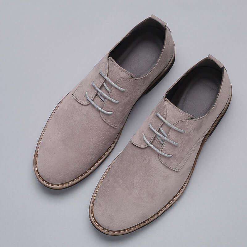 Classic men's shoes, comfortable and versatile for walking. A durable, stylish round-toe option.