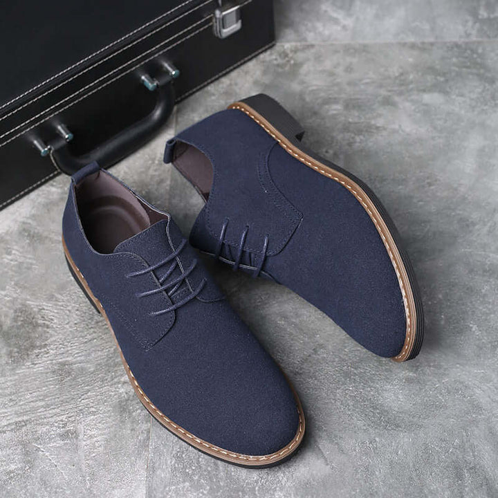 Comfortable men's casual shoes with a classic design, perfect for stylish everyday wear.