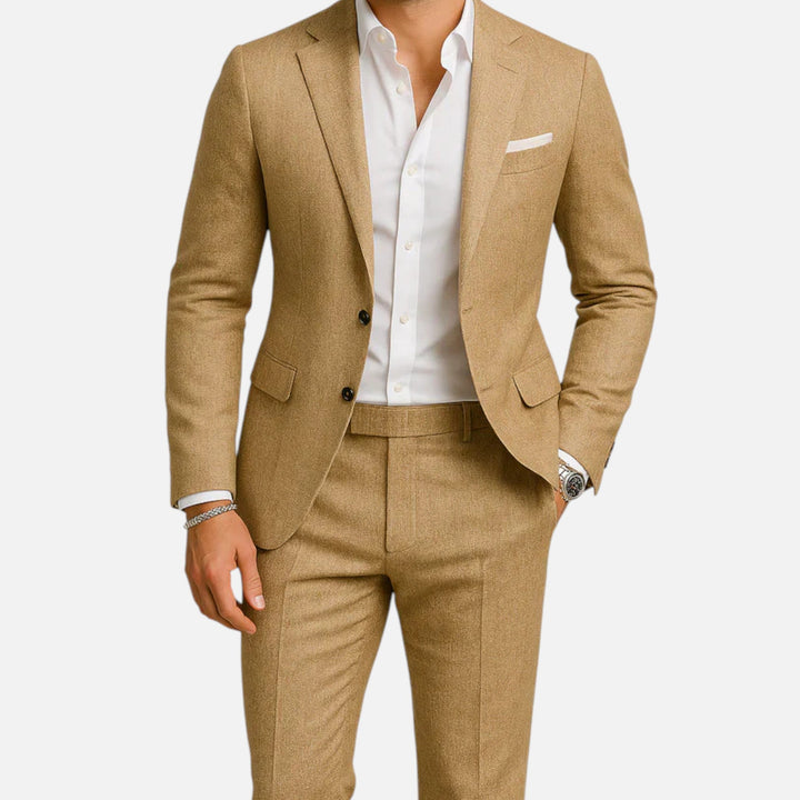 Men's classic casual two-piece suit in lightweight fabric, perfect for elegant smart casual summer events.