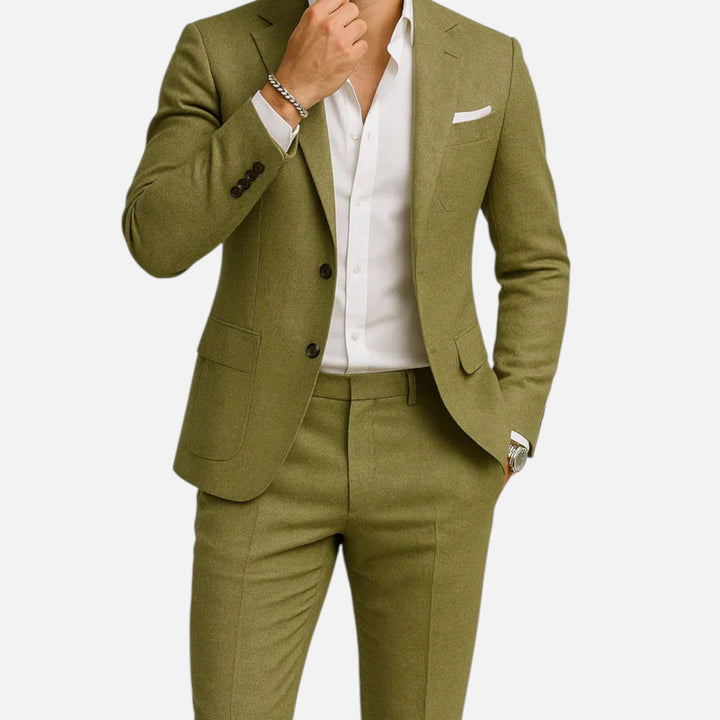 Comfortable men's lightweight casual suit, a versatile two-piece ideal for smart casual or elegant summer events.