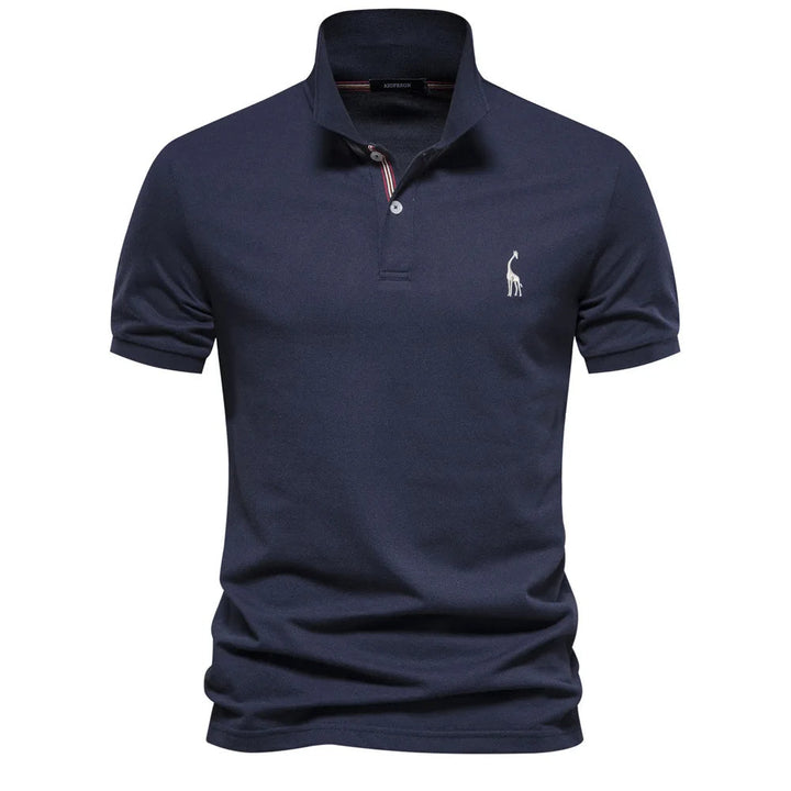 Man wearing a short-sleeve classic men's polo shirt, ideal for casual and versatile everyday fashion.