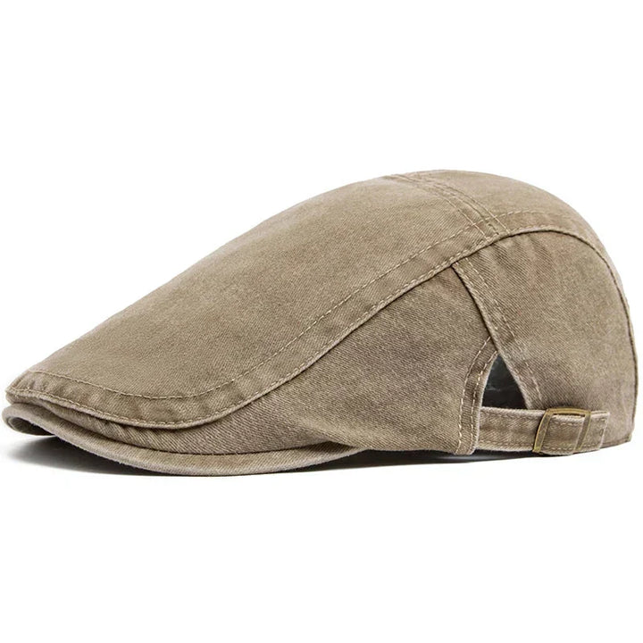 Men's flat cap, a stylish and comfortable accessory for timeless everyday fashion.