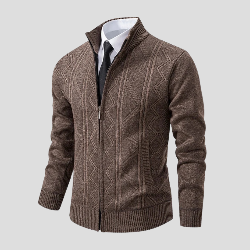 Men's classic knit cardigan, perfect for versatile layering in fall/winter. Comfortable casual wear.