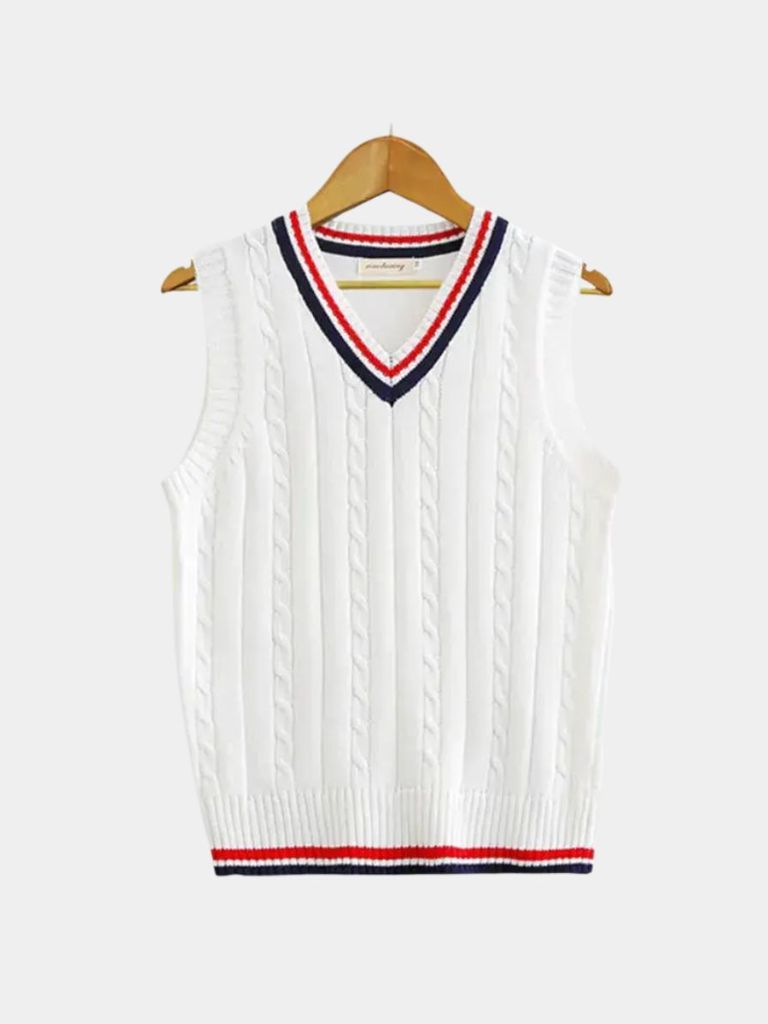 Elegant men's sleeveless sweater vest, perfect for achieving a classic old money look for autumn/winter.
