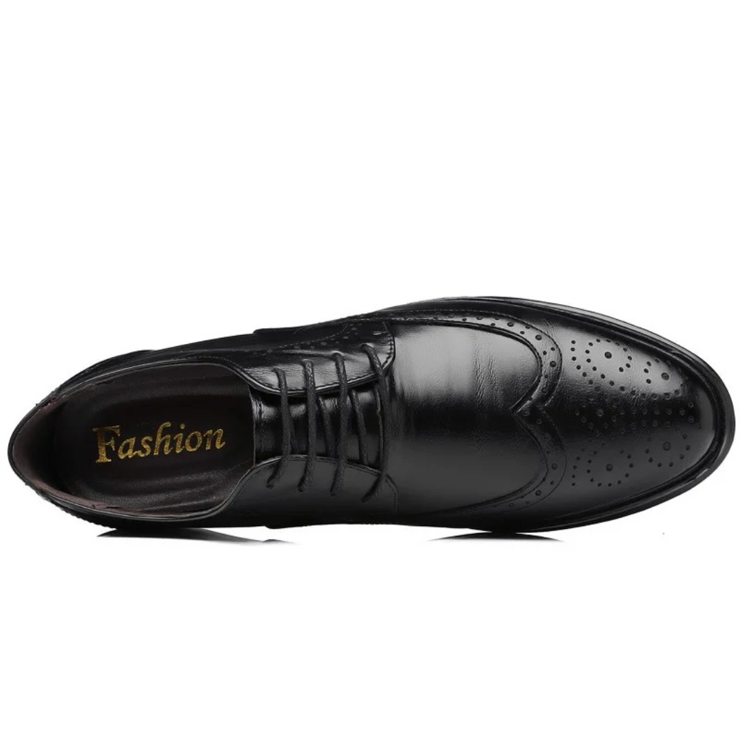 High-quality men's leather Oxford brogues, an elegant choice for any formal, business, or smart casual ensemble.