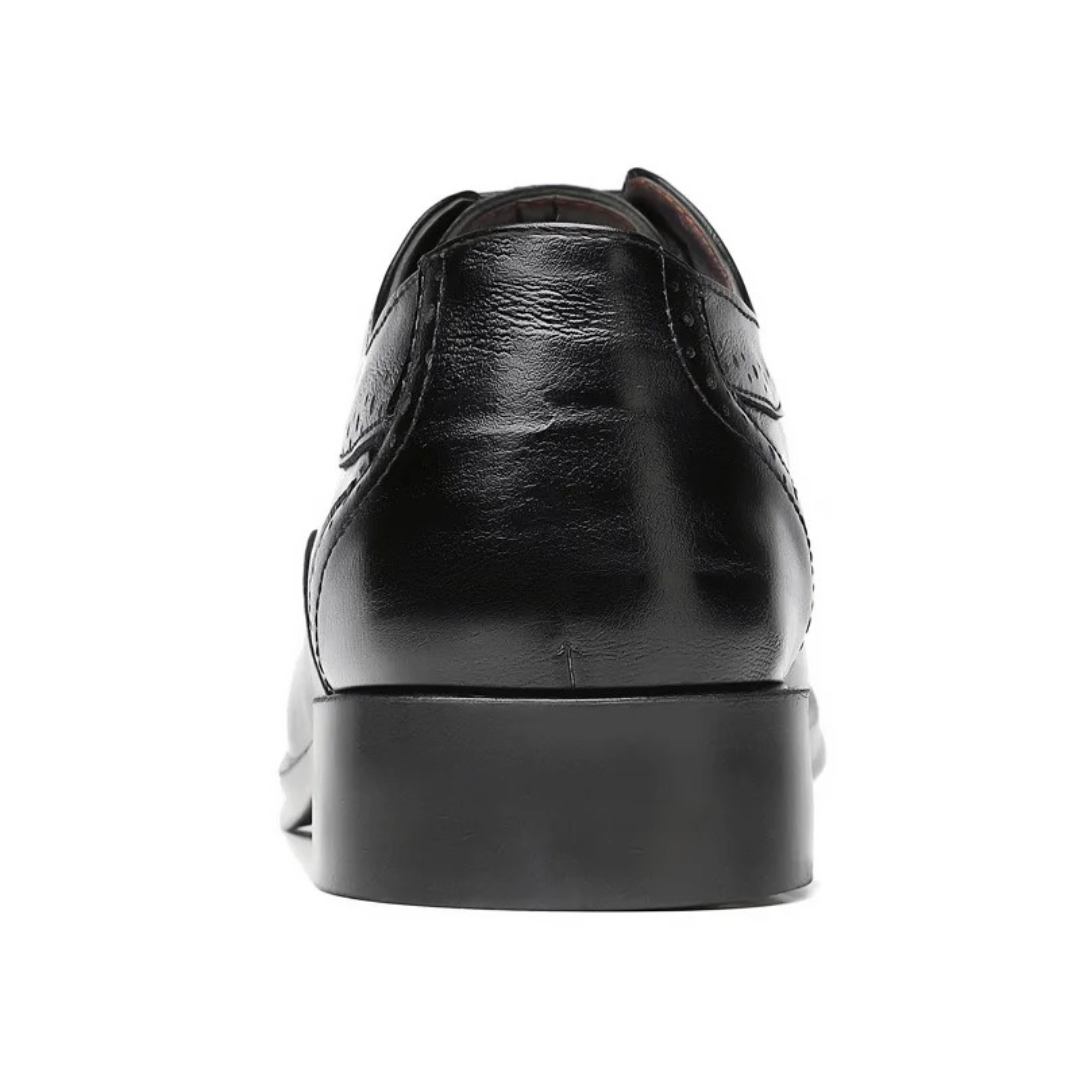 Timeless men's lace-up Oxford brogues, durable formal flats perfect for a classic, sophisticated business style.