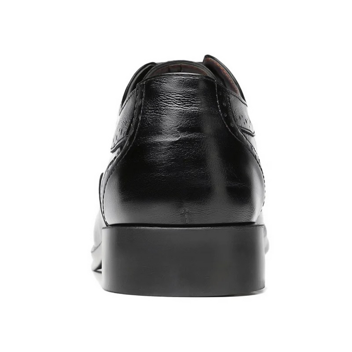 Timeless men's lace-up Oxford brogues, durable formal flats perfect for a classic, sophisticated business style.