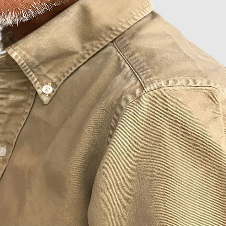 Stylish men's long-sleeve button-down shirt. A classic wardrobe staple, perfect for versatile casual & formal wear.
