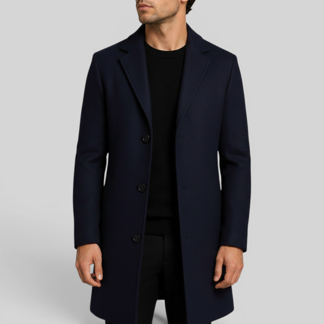Regular fit men's mid-length trench coat with button closure, fashion overcoat.