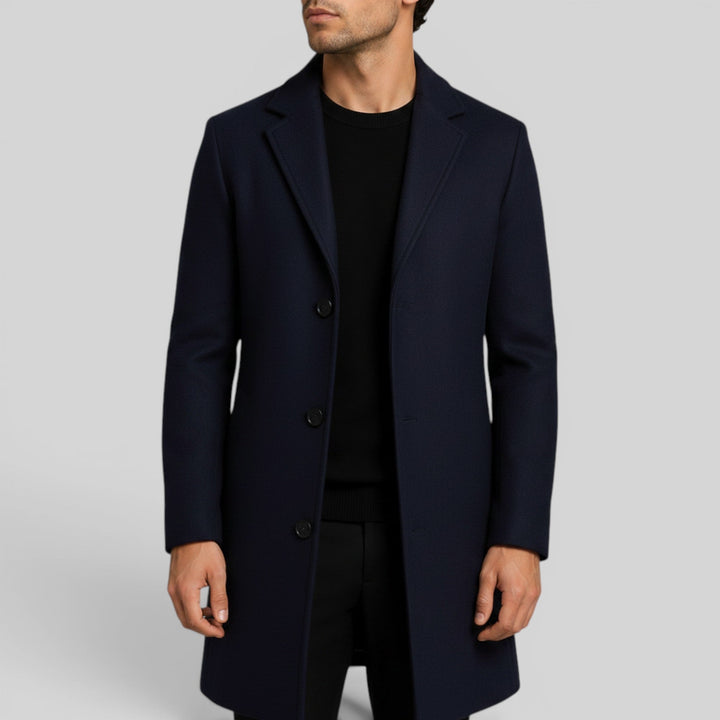Regular fit men's mid-length trench coat with button closure, fashion overcoat.