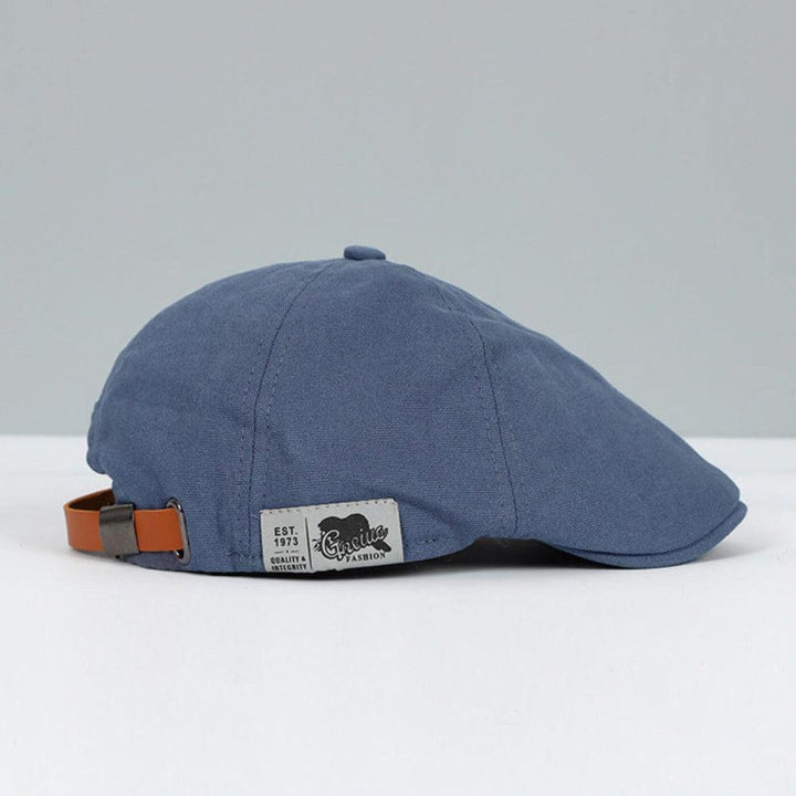 Classic men's fashion accessory: a stylish newsboy flat cap for a refined casual outfit.
