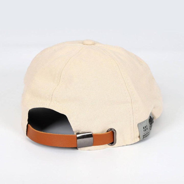 Fashionable men's newsboy cap, a classic flat hat adding a stylish touch to any casual ensemble.