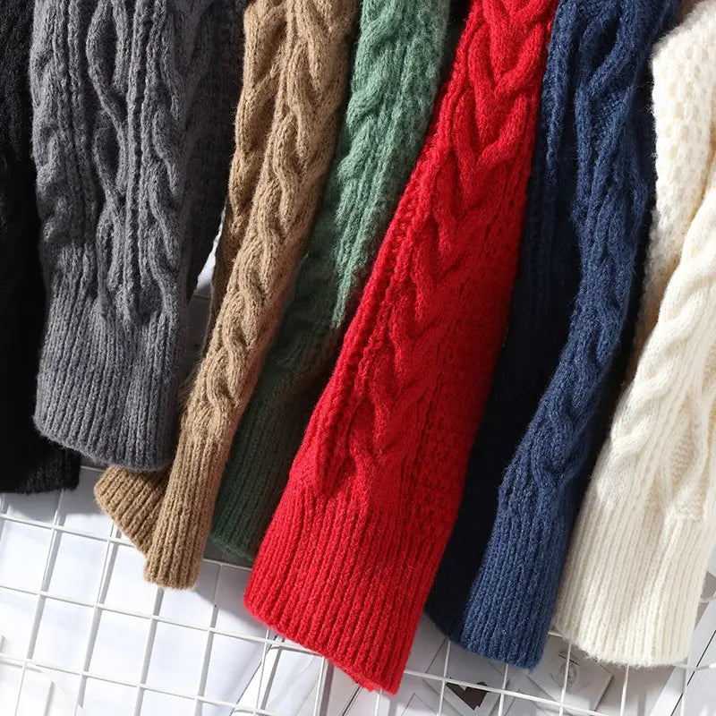 Stylish men's modern patterned crewneck sweater. Ideal for casual layering and everyday fashion.