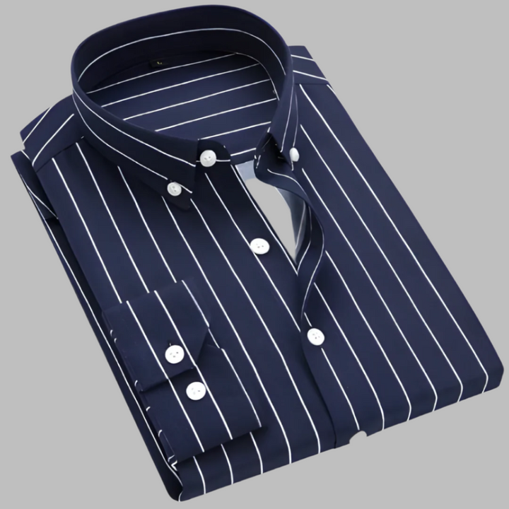 Timeless men's plaid button-down Oxford shirt, long sleeve, ideal for versatile casual everyday fashion.