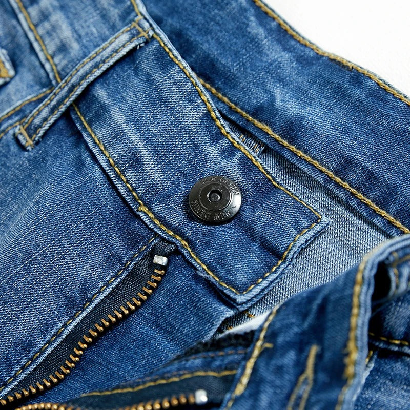 Classic five-pocket men's blue relaxed fit shorts. Ideal casual wear for summer comfort & everyday style.