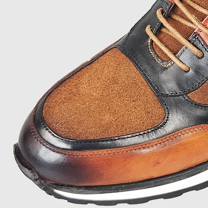 Classic men's retro sneakers, comfortable everyday footwear for modern men's fashion.