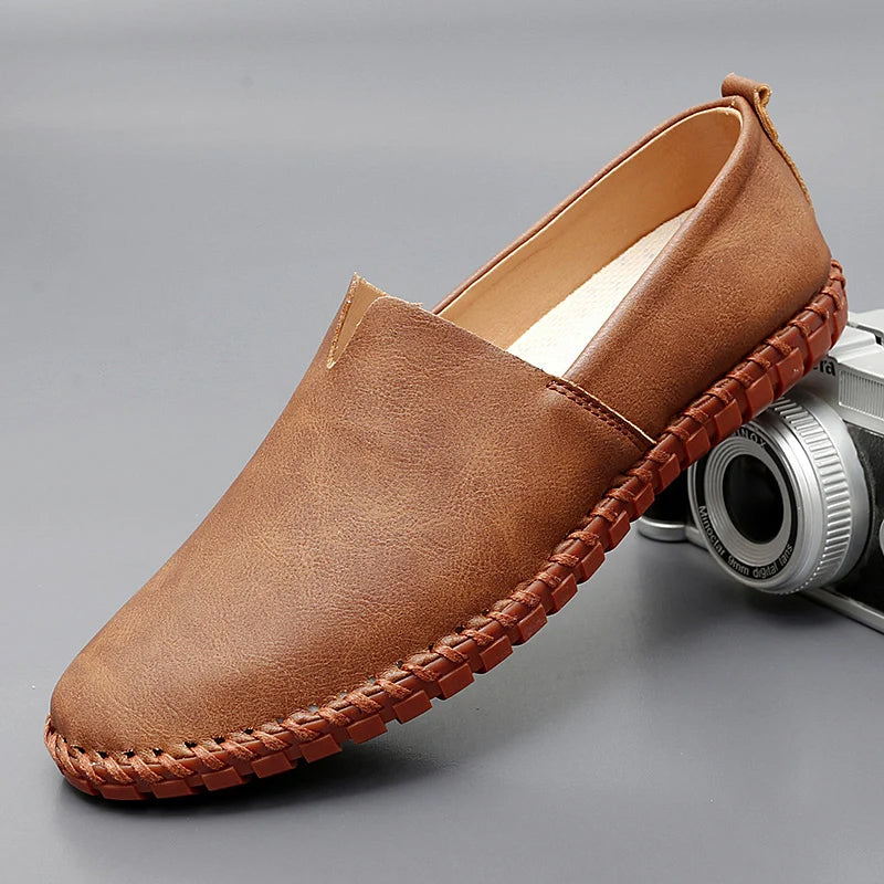 Stylish men's classic loafers in a smart casual design, ideal for versatile everyday fashion.