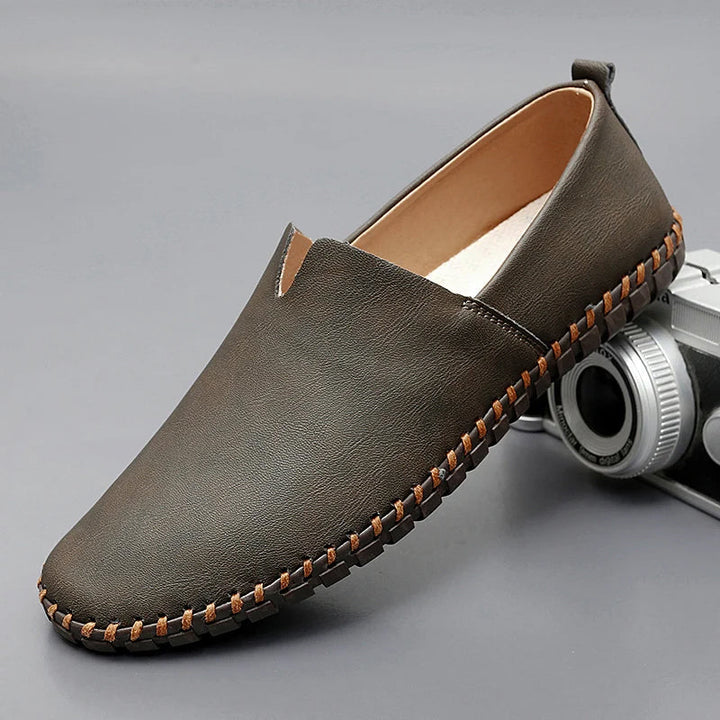 Slip-on men's loafers, comfortable and fashionable, suitable for smart casual and everyday wear.