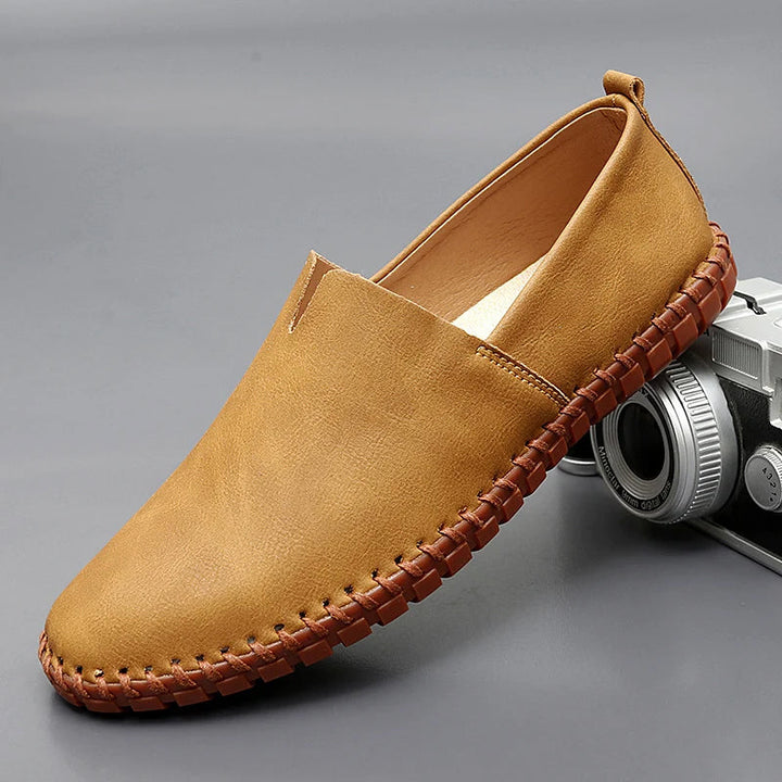 High-quality men's casual loafers, comfortable footwear with a classic design for smart casual elegance.