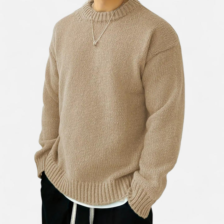 Simple men's solid crew neck pullover sweater. Essential classic fit for casual wear in autumn/winter.