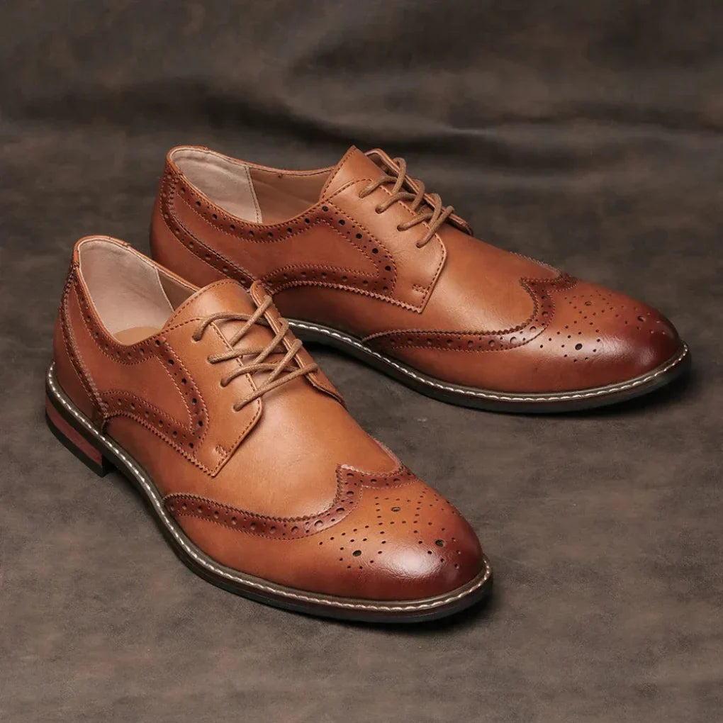 Men's classic wingtip oxford brogue dress shoes, ideal for formal business and elegant occasions.
