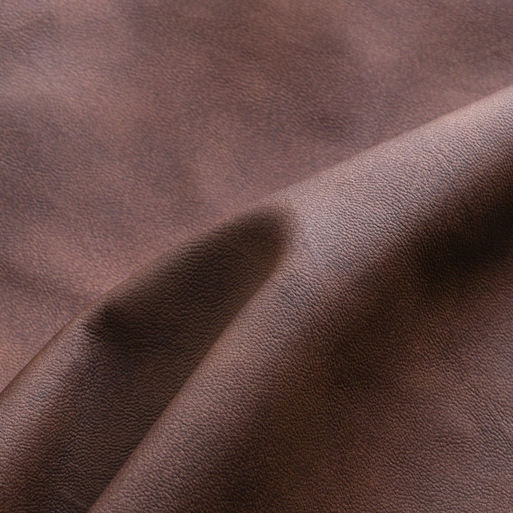 Men's casual zipper jacket, a versatile outerwear classic with a modern fit, suitable for everyday style.