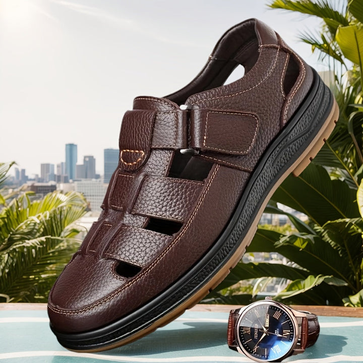 Ergonomic men's closed-toe summer sandals, breathable and adjustable for maximum comfort during outdoor walks.
