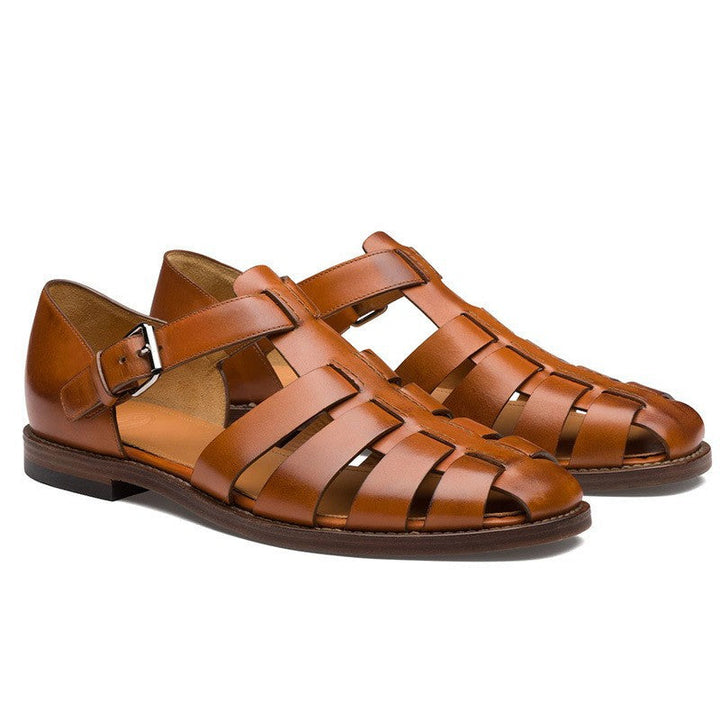 Durable men's closed-toe outdoor sandals, ideal for summer adventures, with adjustable strap.
